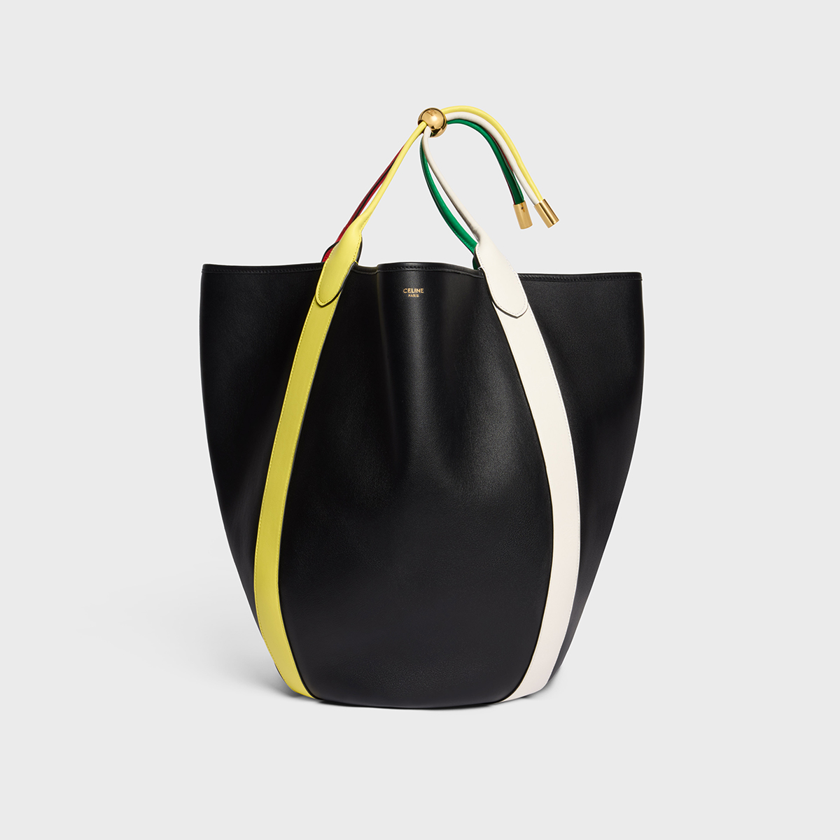 バッグ ¥594,000(予定価格)/Celine(セリーヌ ジャパン 03-5414-1401)