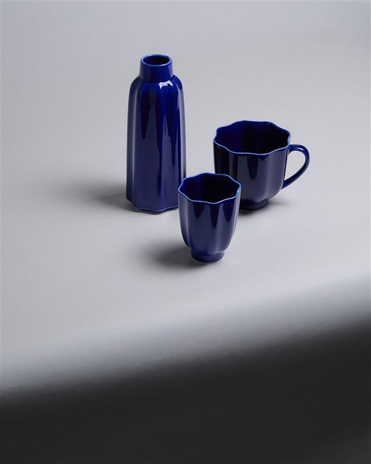 伊勢丹限定色 ティーカップ¥4,400 マグカップ¥6,600 フラワーベース¥9,350 Photo:Yuta Nakazawa