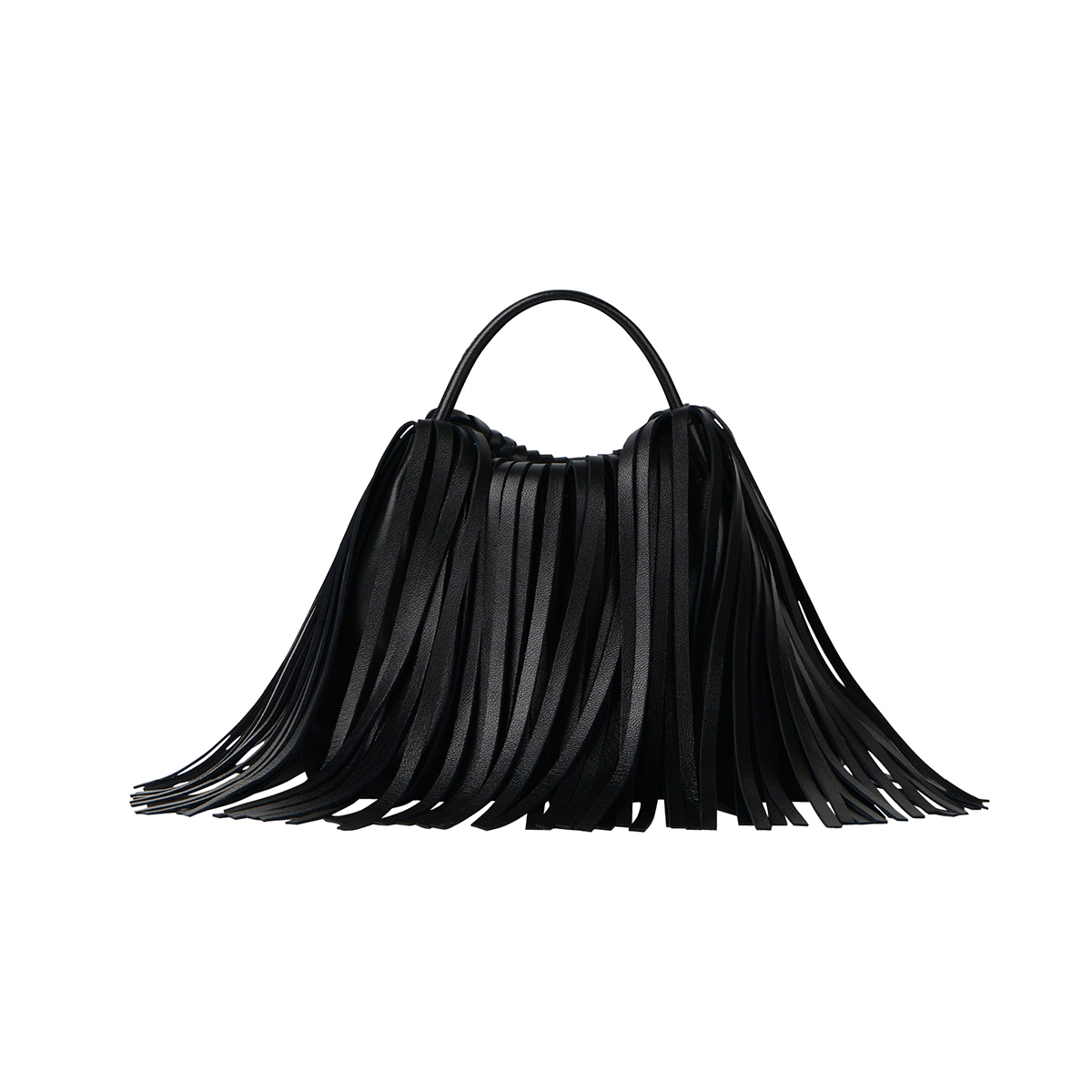 フリンジが揺れるバッグ（H14×W21×D8cm）¥269,500／Givenchy by Sarah Burton（ジバンシィ ジャパン）