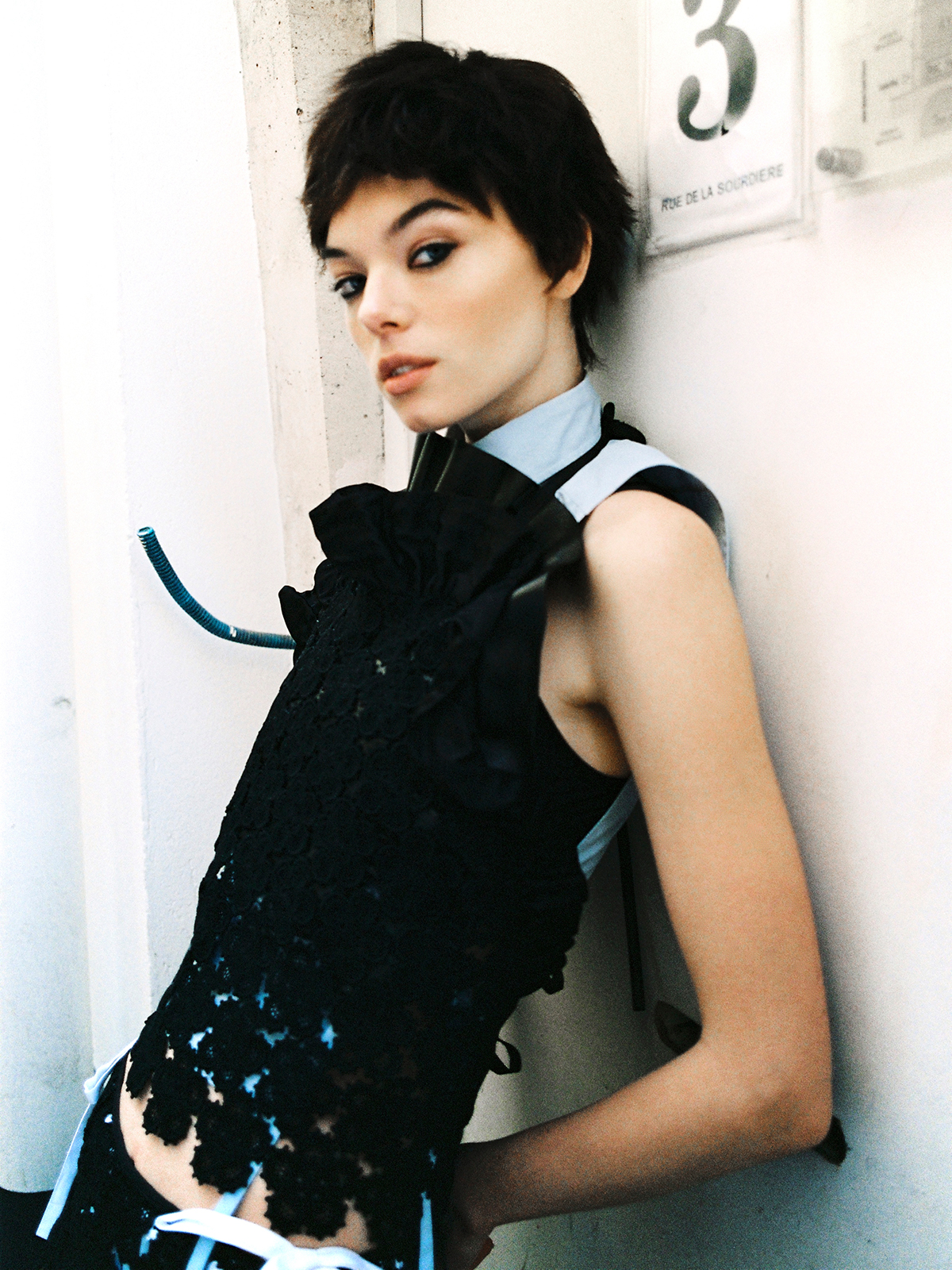 レーストップ￥418,000　レザートップ￥363,000  シャツ￥148,500　スカート￥682,000（すべて予定価格）／Miu Miu（ミュウミュウ クライアントサービス）