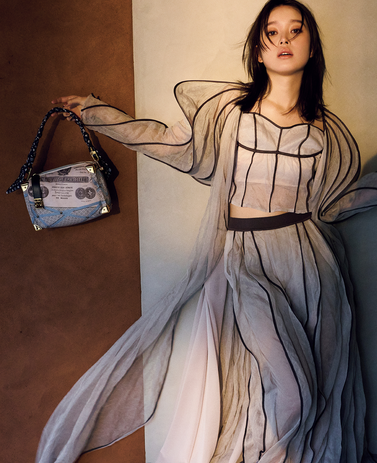 ドレス　トップ　パンツ すべて参考商品　バッグ「サイドトランク MM」（ショルダーストラップ付）￥676,500／すべてLouis Vuitton（ルイ・ヴィトン クライアントサービス） 中に着たブラトップ／スタイリスト私物