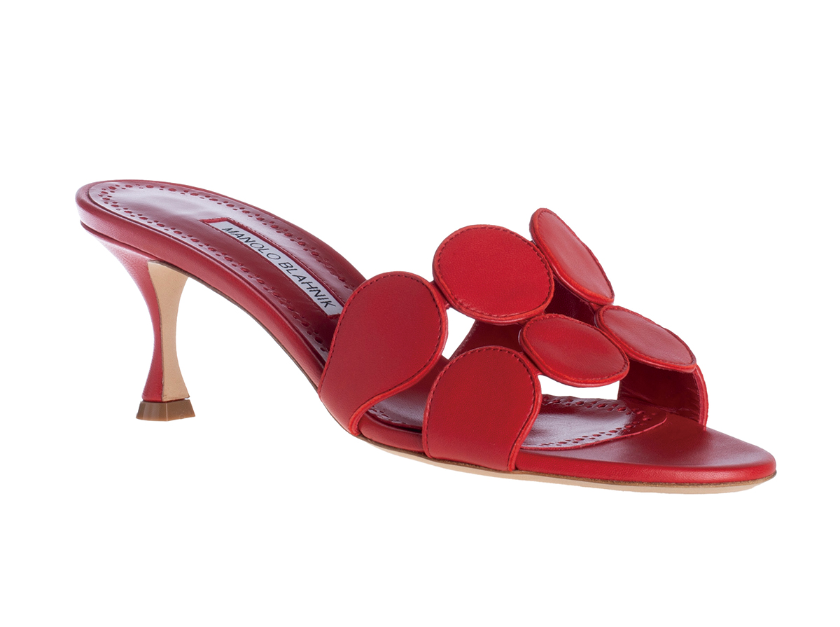 レトロポップなサンダル（ヒール5cm）¥151,800／Manolo Blahnik（ブルーベル・ジャパン）　