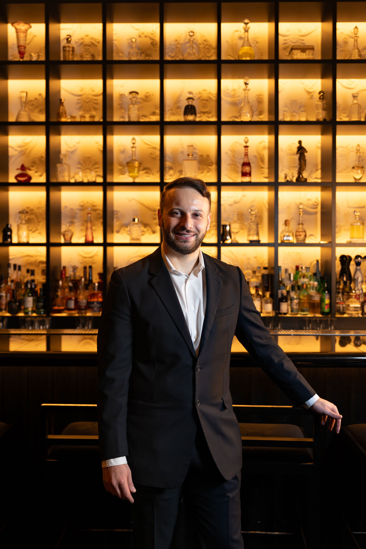 ロンドンを拠点に革新的なバーを手がけ、「Atelier Coupette」はWorld’s 50 Best Barsの「One to Watch」に選出。国際大会優勝やブランドコンサルティングの経験を持ち、東京のカクテルシーンに新風をもたらしている。