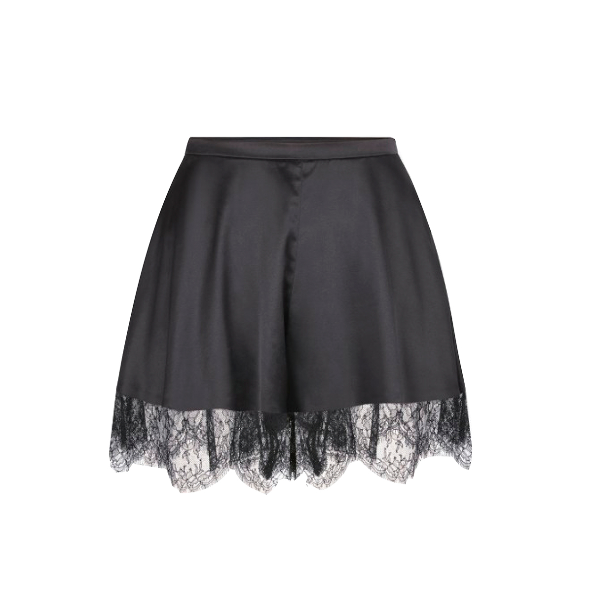 ショートパンツ￥170,500／Nina Ricci（イザ）