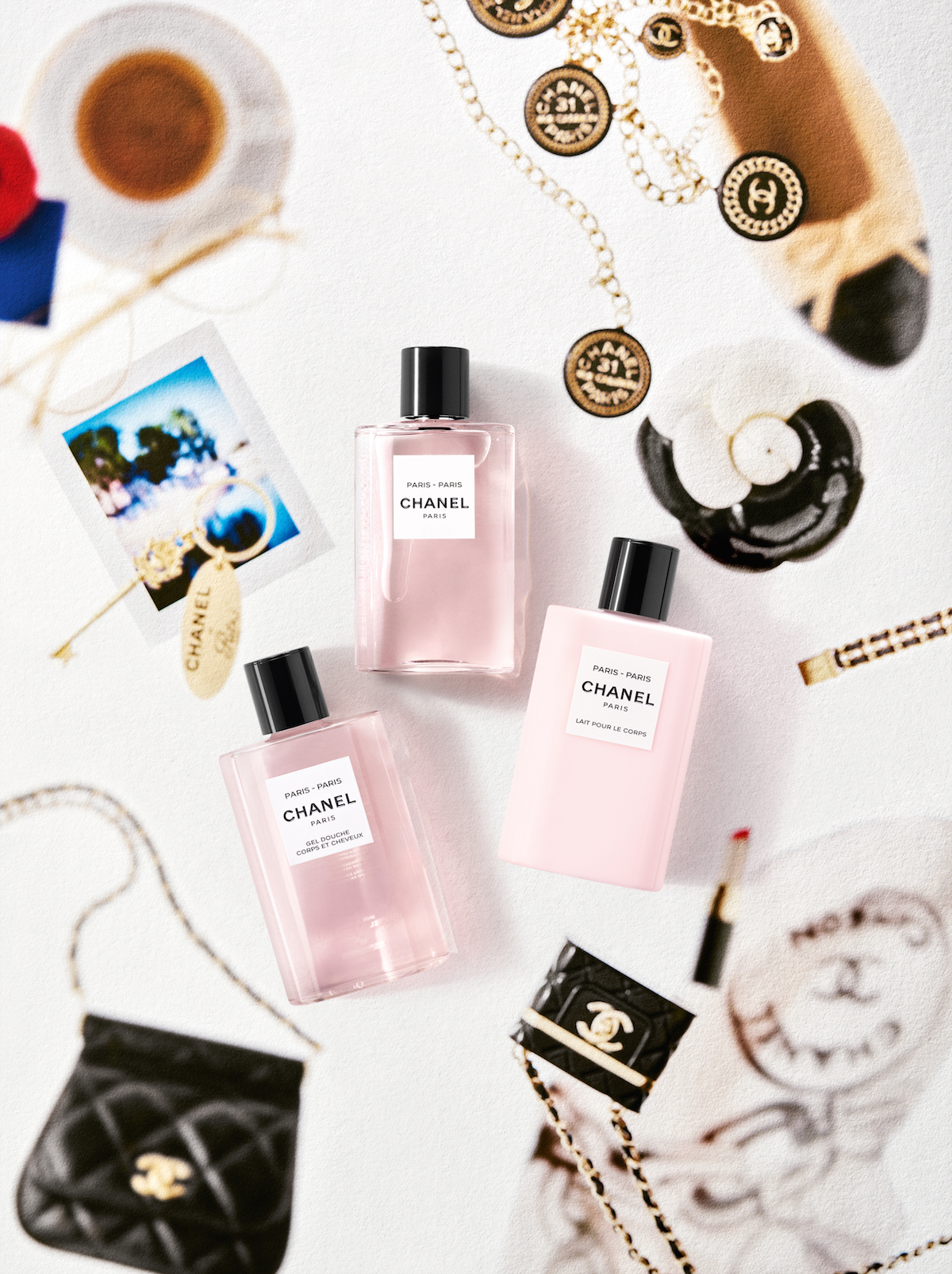 左から： レ ゾー ドゥ シャネル パリ パリ ヘア＆ボディ シャワー ジェル 200ml ¥8,800、同 オードゥ トワレット 125ml ¥26,290、同 ボディ ローション 200ml ¥9,900