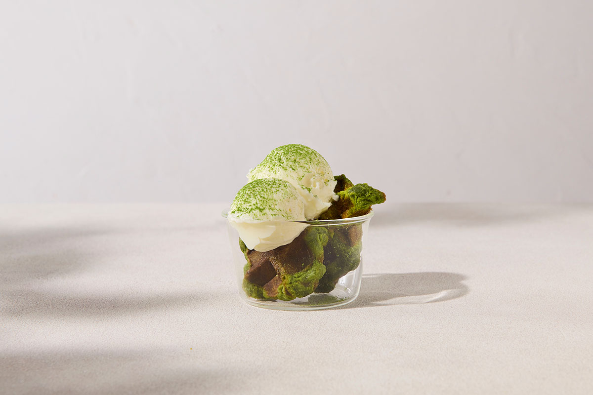 ワッフルパフェ 抹茶　¥820 ※原宿カフェ先行発売