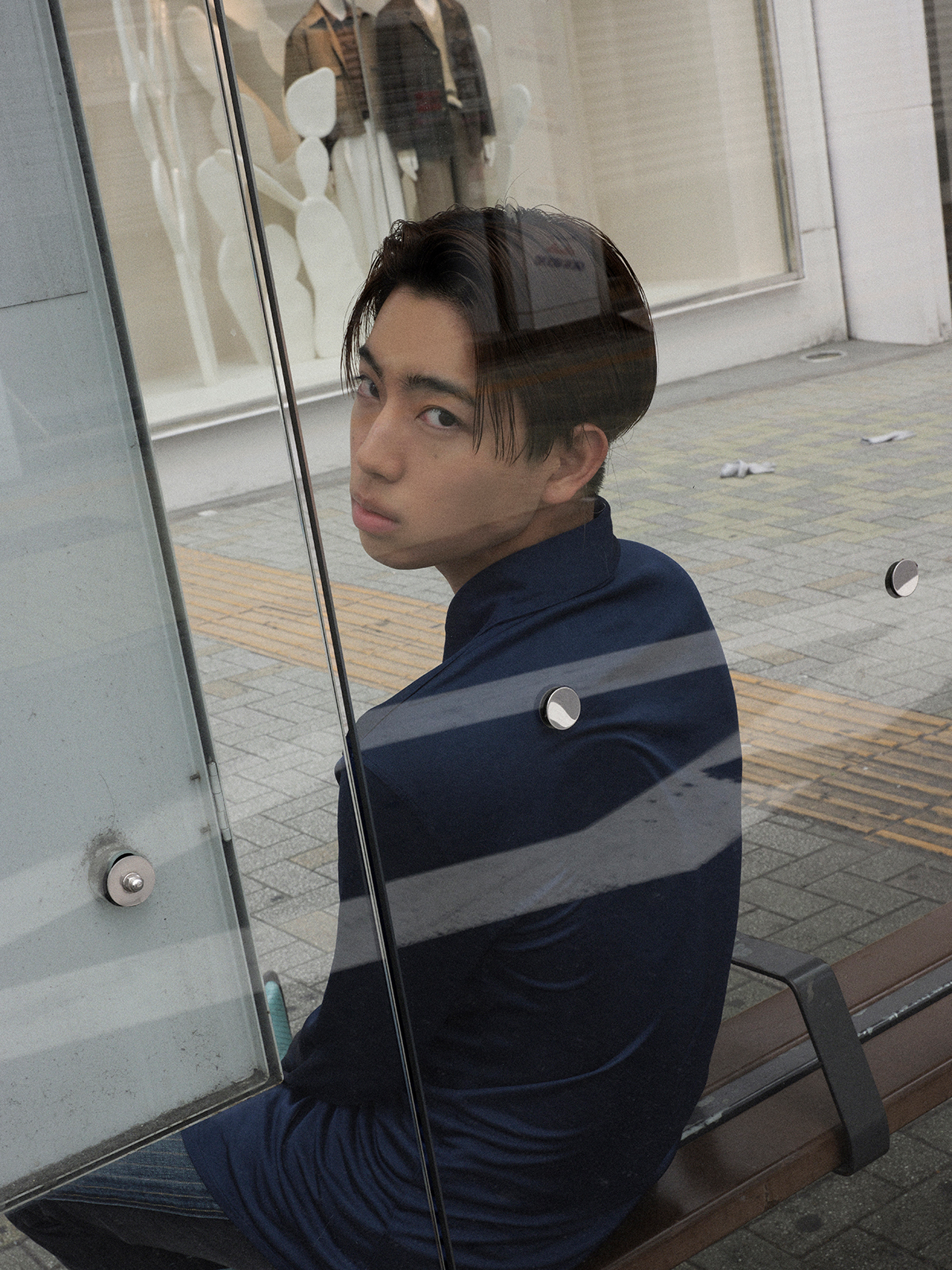 シャツ参考商品　パンツ¥128,700　シューズ¥354,200／すべてAcneStudios（アクネ ストゥディオズ アオヤマ）