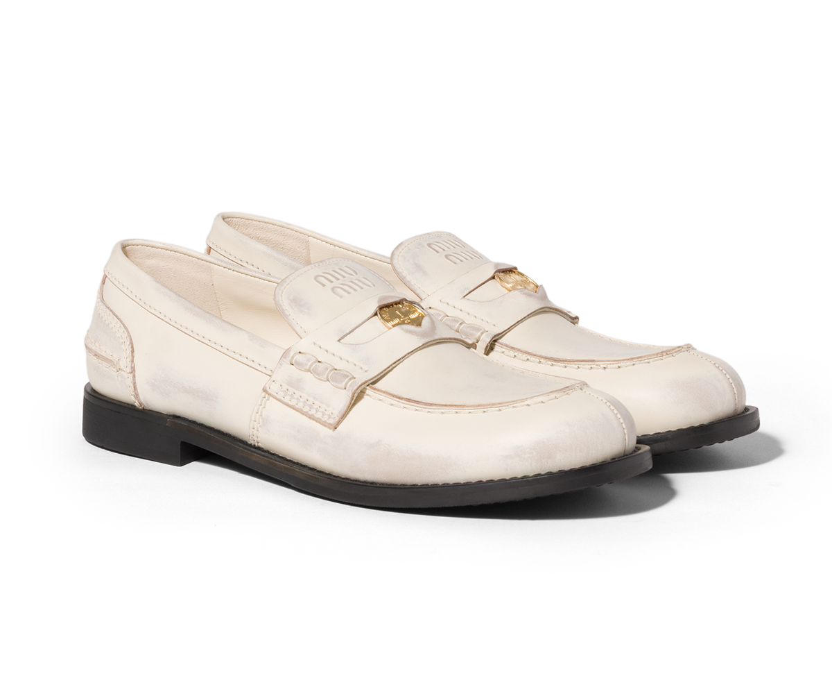 ローファー￥176,000／Miu Miu（ミュウミュウ クライアントサービス 0120-451-993）