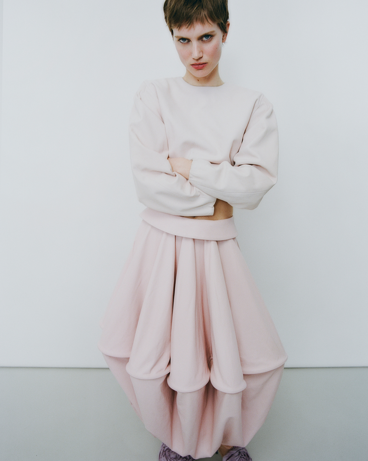 トップ￥951,500　スカート 参考商品　シューズ￥247,500(参考価格)／すべてLouis Vuitton（ルイ・ヴィトン クライアントサービス）