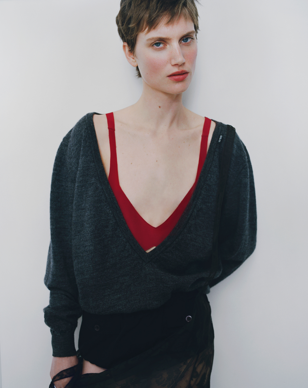 ニット￥357,500　ブルマ￥115,500　レーススカート￥484,000（すべて予定価格）　ブラ 参考商品／すべてPrada（プラダ クライアントサービス）