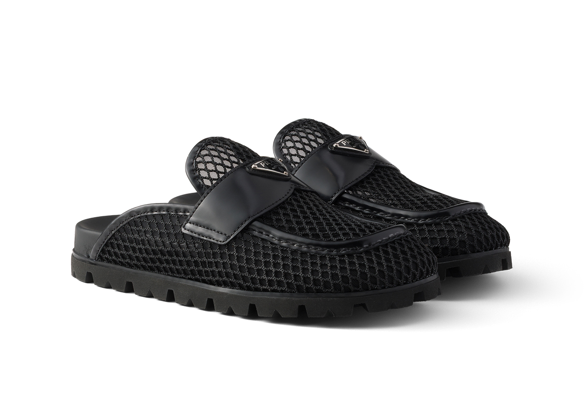 ローファー￥192,500／Prada（プラダ クライアントサービス 0120-45-1913）