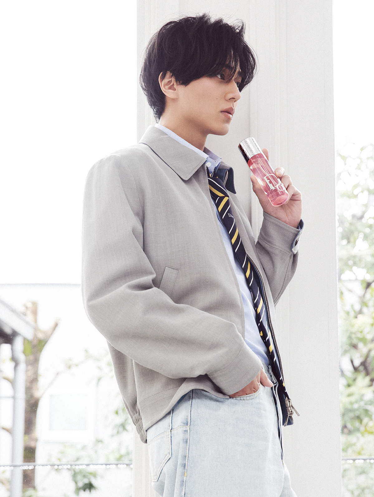 ジャケット¥520,000 シャツ¥140,000 ネクタイ¥43,000 パンツ 参考商品/すべて Dior (クリスチャン ディオール)