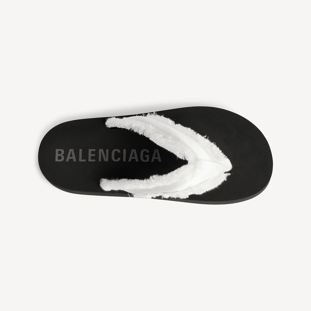 ¥123,200(予定価格)/Balenciaga(バレンシアガ クライアントサービス 0120-992-136)
