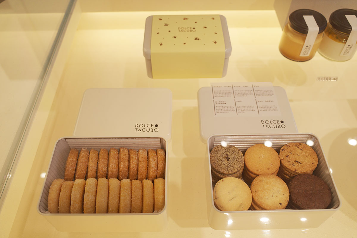 他にも、定番のサブレ缶やカヌレも販売