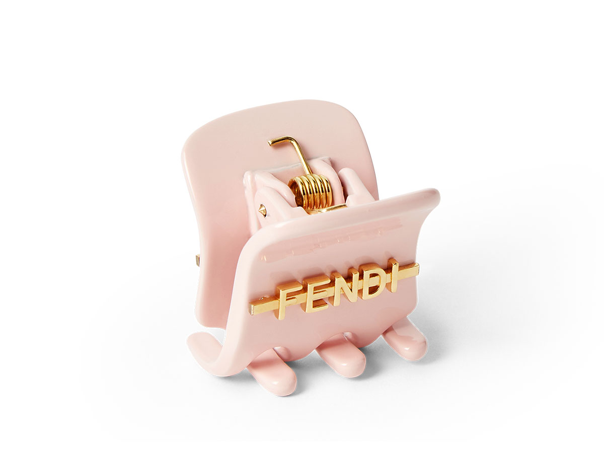 ヘアクリップ￥53,900／Fendi（フェンディ ジャパン 0120-001-829）