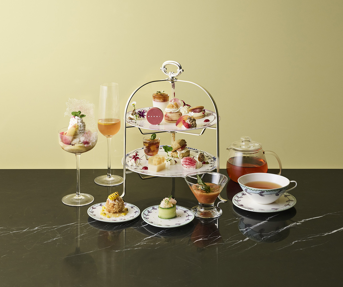 アフタヌーンティー 桃とお茶 ¥9,900(1名)