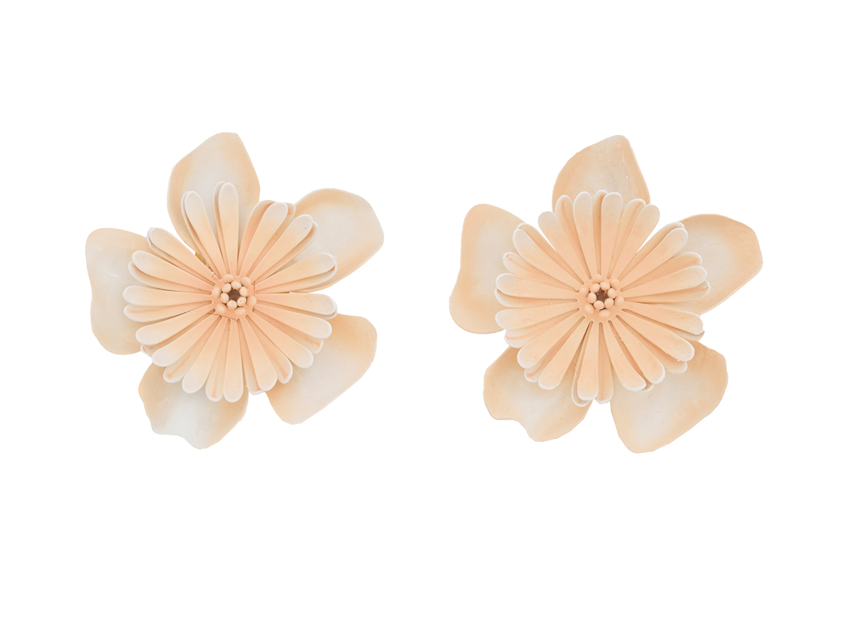 イヤリング￥139,700／Chloé（クロエ カスタマーリレーションズ 03-4226-3883）