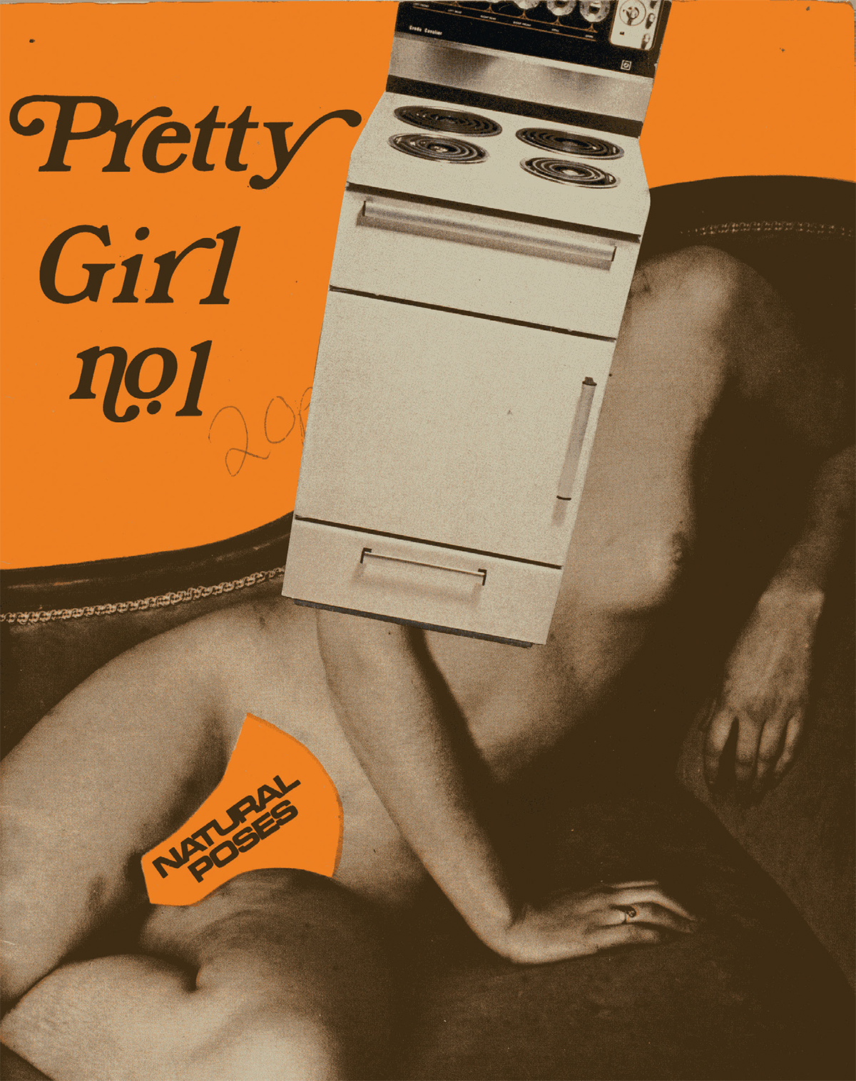 『Pretty Girl』1977年 成人向けグラビア誌の写真に、家事を象徴する電化製品を重ね合わせたシリーズからの一点。　Courtesy of the artist and Modern Art © Linder