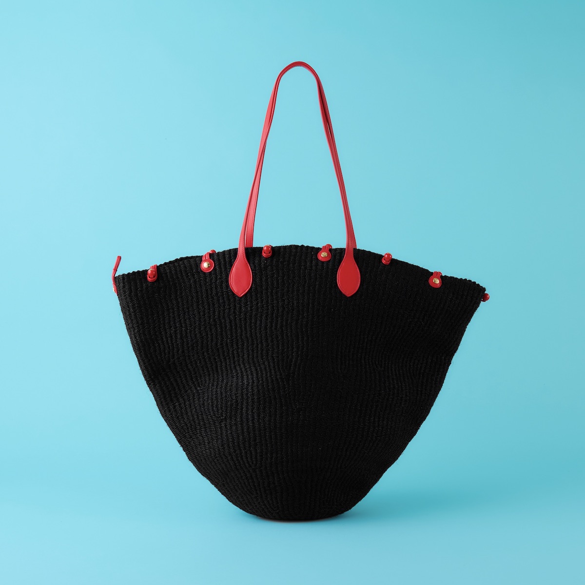 バッグ(H40×W18×D16.5cm)¥368,500 ※予定価格/Celine(セリーヌ ジャパン 03-5414-1401)