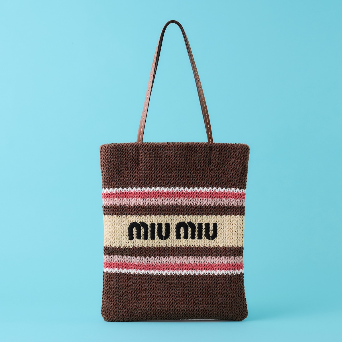 バッグ(H41×W32cm)¥247,500 ※予定価格/Miu Miu(ミュウミュウ クライアントサービス 0120-45-1993)
