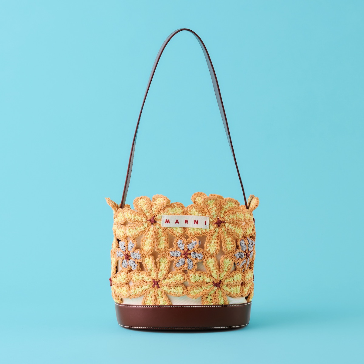 バッグ(H27×W33×D22cm)¥149,600/Marni(マルニ ジャパン クライアントサービス 0120-374-708)