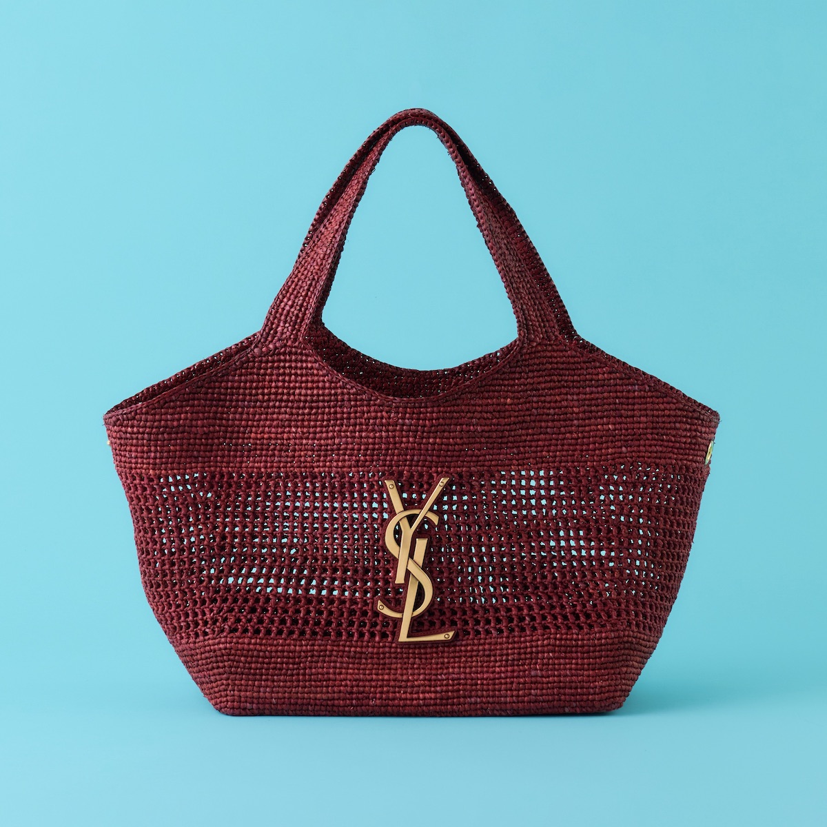 バッグ(H28×W31/46×D5/15cm)¥753,500/Saint Laurent by Anthony Vaccarello(サンローラン クライアントサービス 0120-95-2746)