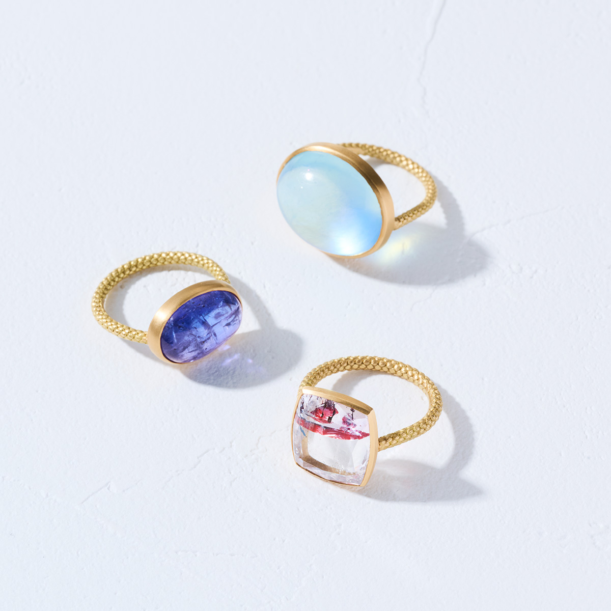 リング〈上〉¥308,000 〈中〉¥297,000 〈下〉¥253,000/すべてTalkative(トーカティブ 表参道 03-6416-0559)