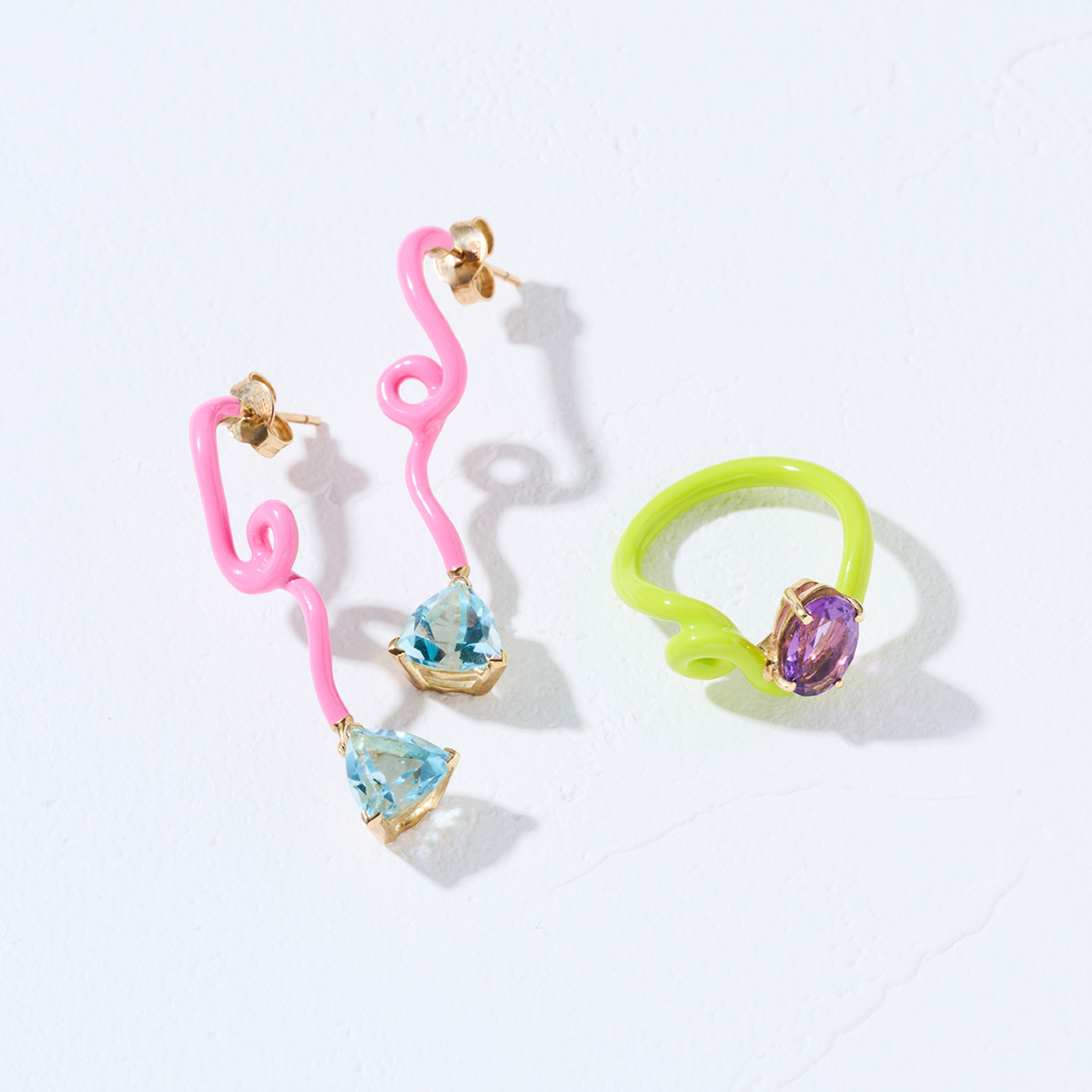 リング¥112,060 ピアス¥212,630/ともにBea Bongiasca(ベア ボンジャスカ カスタマーケア customercare@beabongiasca.com)