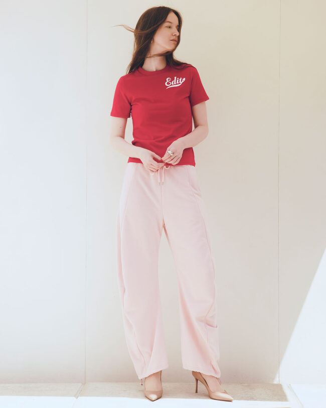 THIRD MAGAZINE × Kei Shirahata「Edit」ロゴTシャツ ￥14,300 カーヴィスウェットパンツ ¥29,700