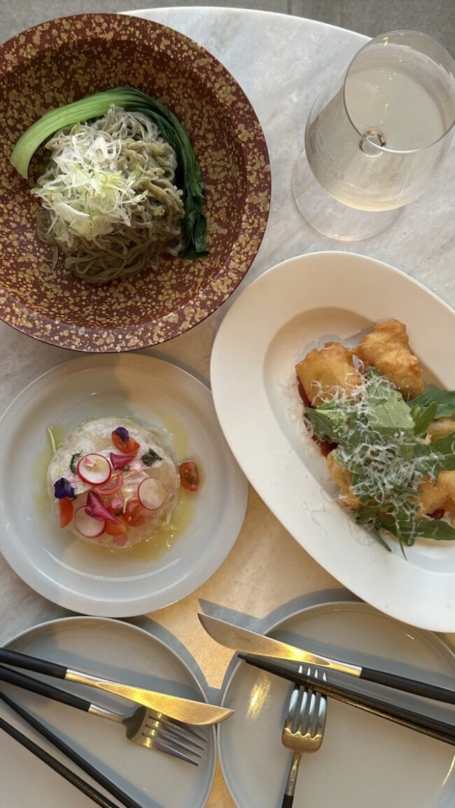 鮮魚のカルパッョ/Seasonal Fish Carpaccio　糸島もずくの素蕎麦　旬魚フリット パプリカソース/Seasonal Fish Fritt　地魚と魚介のブイヤベース/Local Fish & Seafood