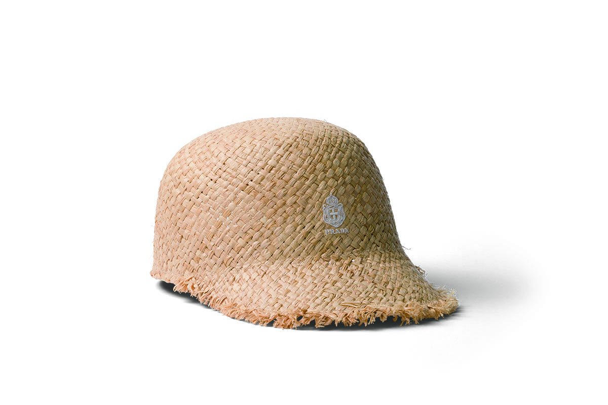 ハット¥107,800(予定価格)/Prada(プラダ クライアントサービス)