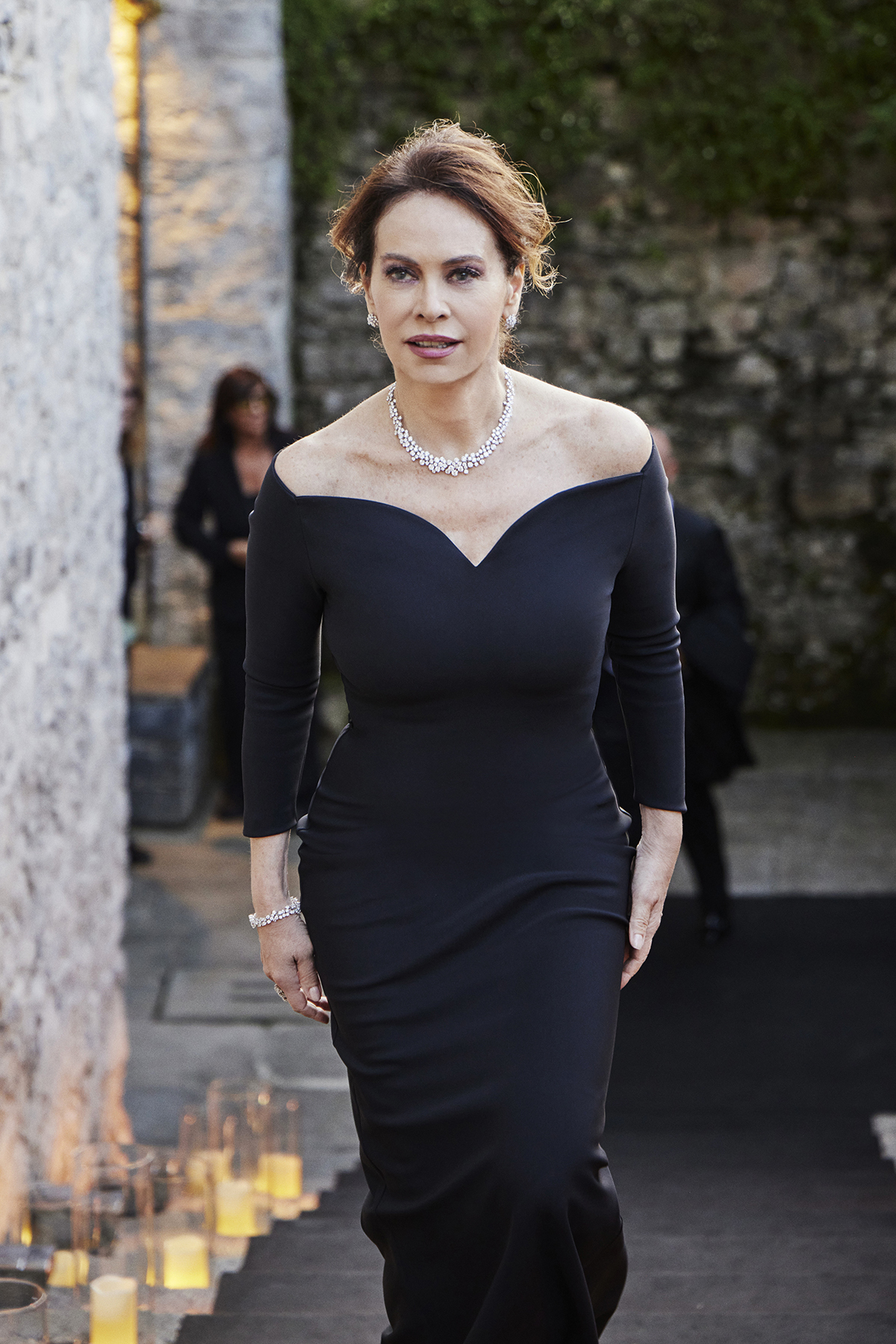 数々の賞に輝くイタリアを代表する重鎮の俳優のひとり、エレナ・ソフィア・リッチさん。ジュエリーに負けない迫力!