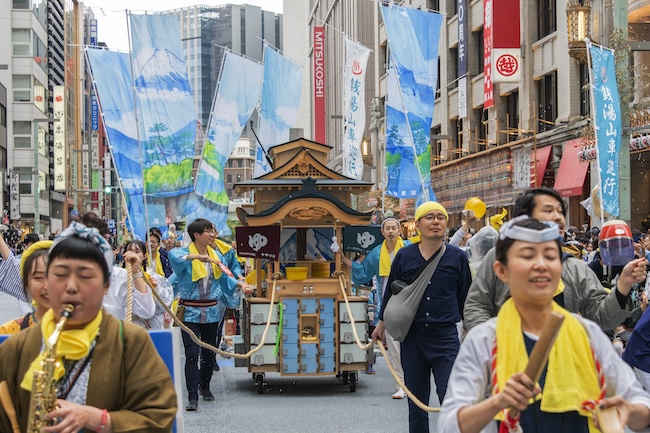 銭湯山車巡行部『銭湯山車』2019　©Jun Tainaka　提供：金沢21世紀美術館