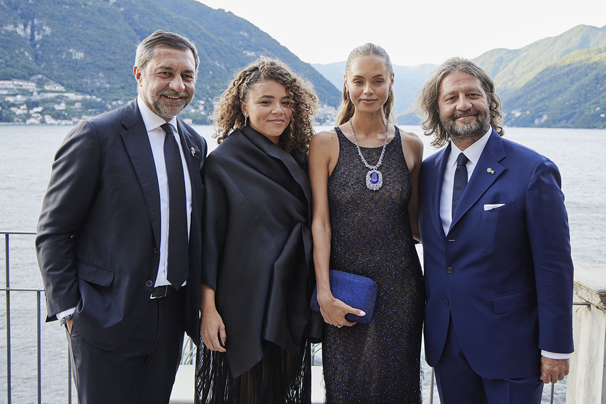 ダミアーニファミリーに囲まれたのは、イタリア出身、世界ランキングトップクラスのテニス選手、ジャスミン・パオリーニさんと、モデルのライラ・ハサノヴィチ