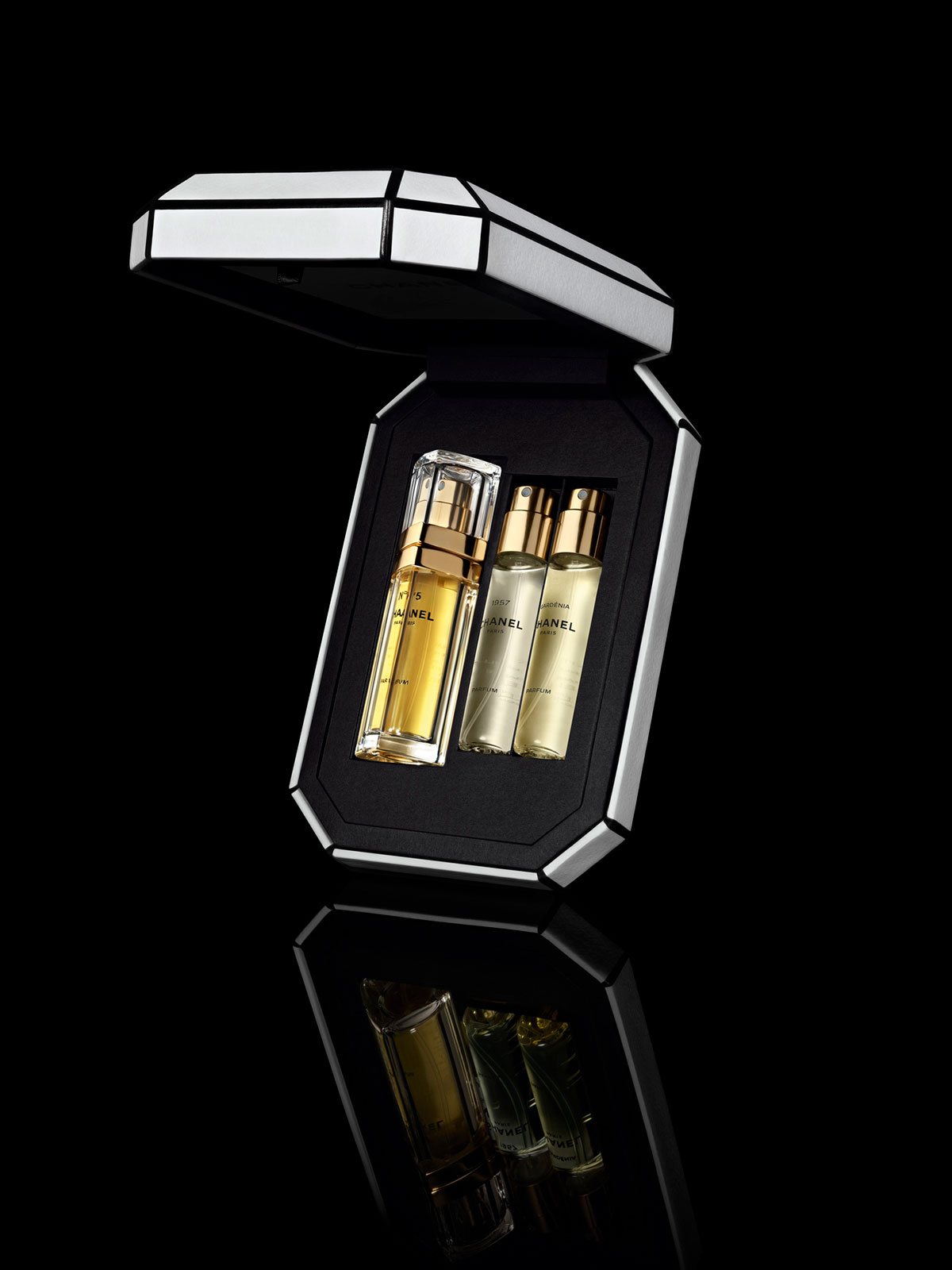 レ ゼクストレ ドゥ シャネル パース スプレイ セット 3×6.5ml ¥93,830 ©CHANEL