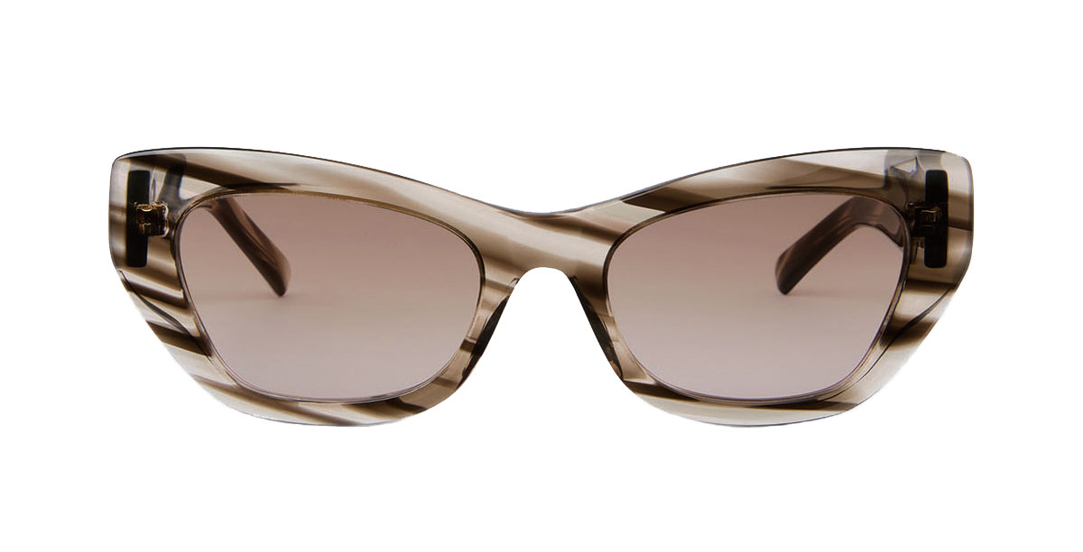 アイウエア¥41,800/Givenchy by Sarah Burton(ジバンシィ ジャパン)