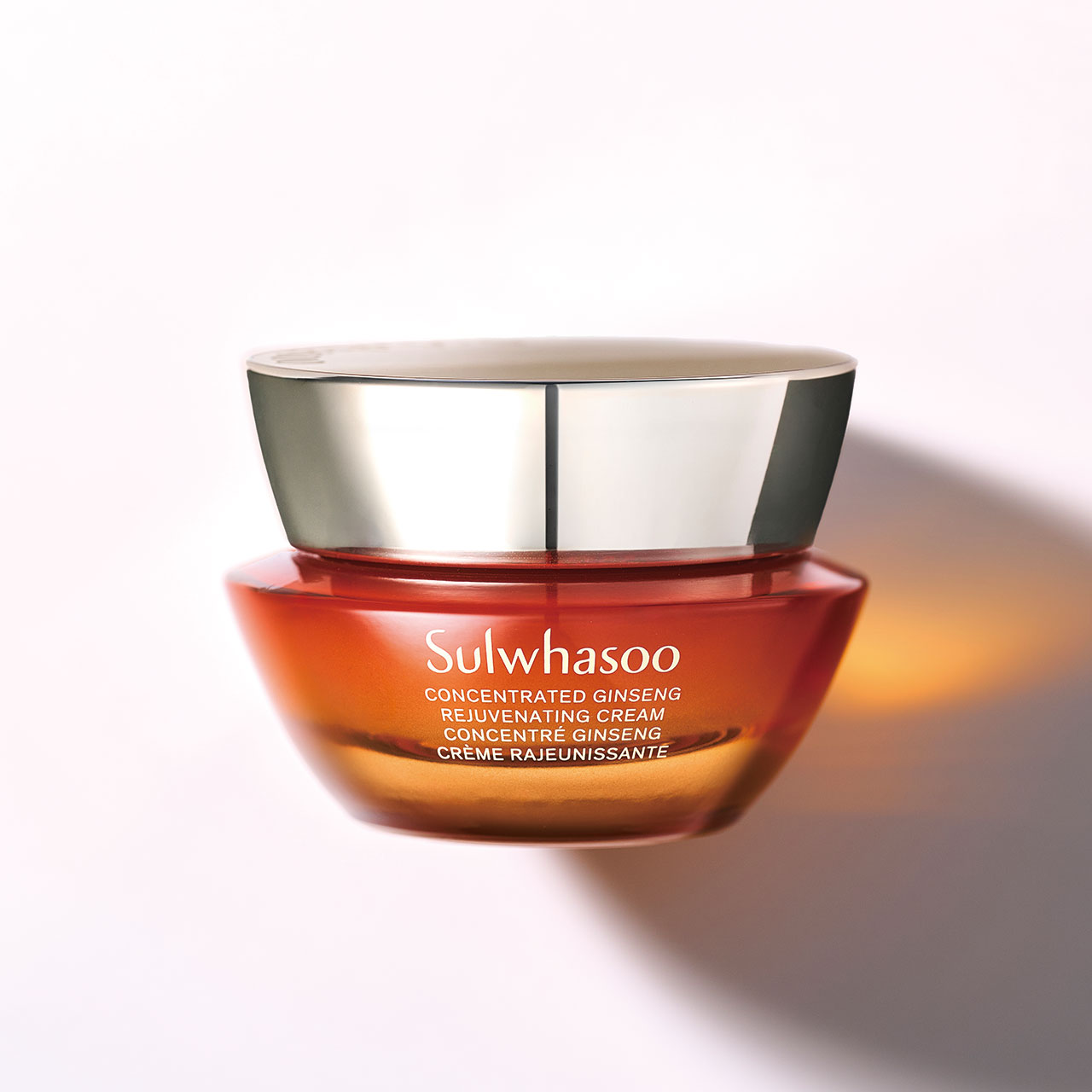 滋陰生 コンセントレー
ト ジンセン リジュブネイティング クリーム　30ml ￥17,050／Sulwhasoo（ソルファス）