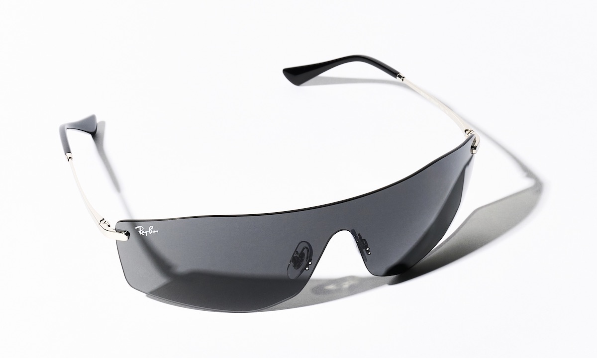 サングラス¥25,740/Ray-Ban(ルックスオティカジャパン カスタマーサービス 0120-990-307)