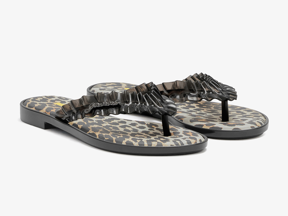 ￥17,800／Ganni × Melissa（ガニー 渋谷パルコ 03-6820-6215）