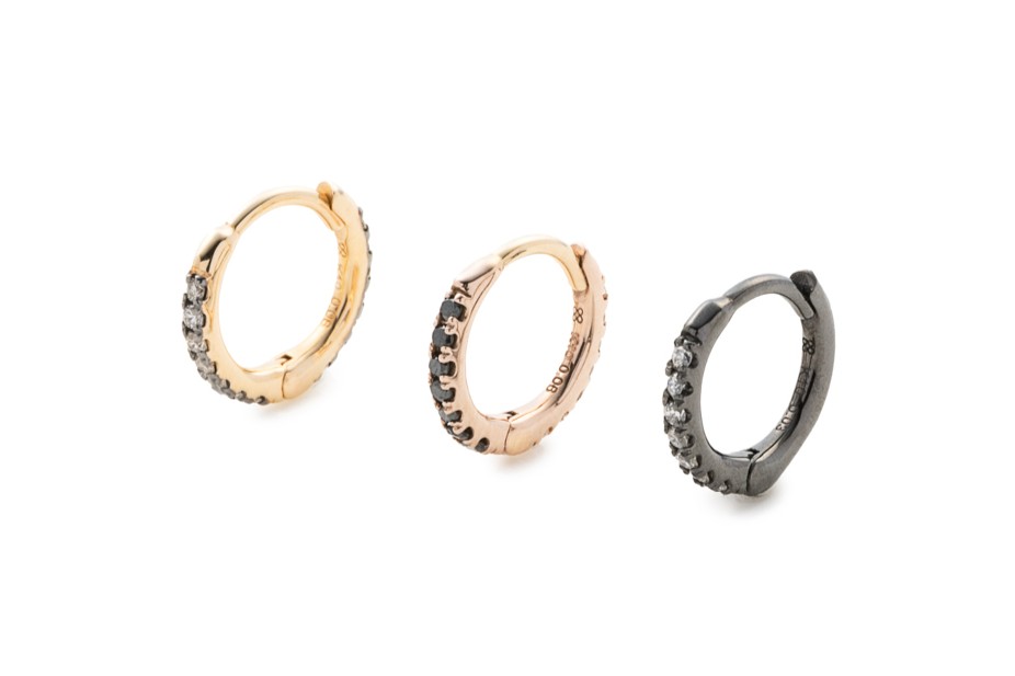 マンハッタン(左から)リバーシブル ブラックダイヤモンド&ダイヤモンド フープピアス ¥70,400 ダイヤモンドフープピアス ブラックルテニウム ¥73,700 ダイヤモンドフープピアス ブラックルテニウム ¥70,400