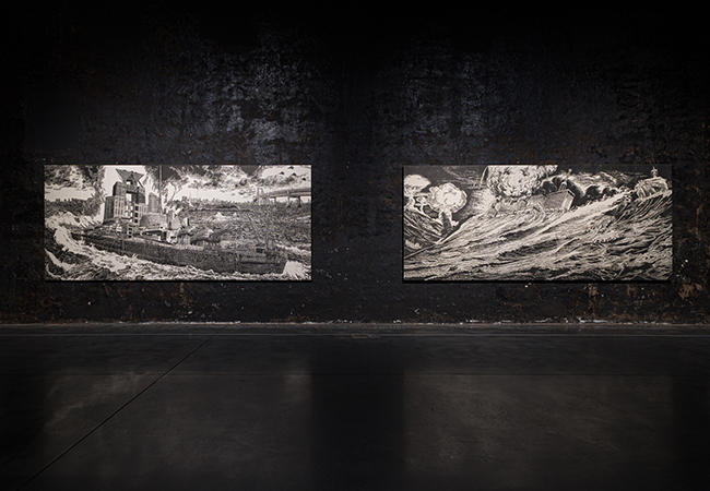 風間サチコ　左：『風雲13号地』2005年　横浜美術館蔵
右：『噫！怒涛の閉塞艦』2012年　東京都現代美術館蔵　
©︎Sachiko Kazama　Courtesy of the artist and MUJIN-TO Production　 Photo by Ryo Narita
