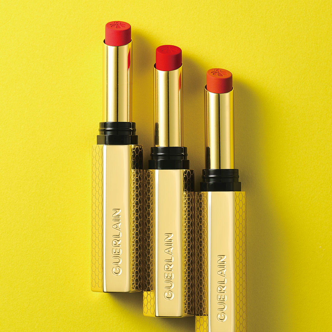 キスキス ビー インテンス　左から：357，510、615　各￥5,940／Guerlain（ゲラン）