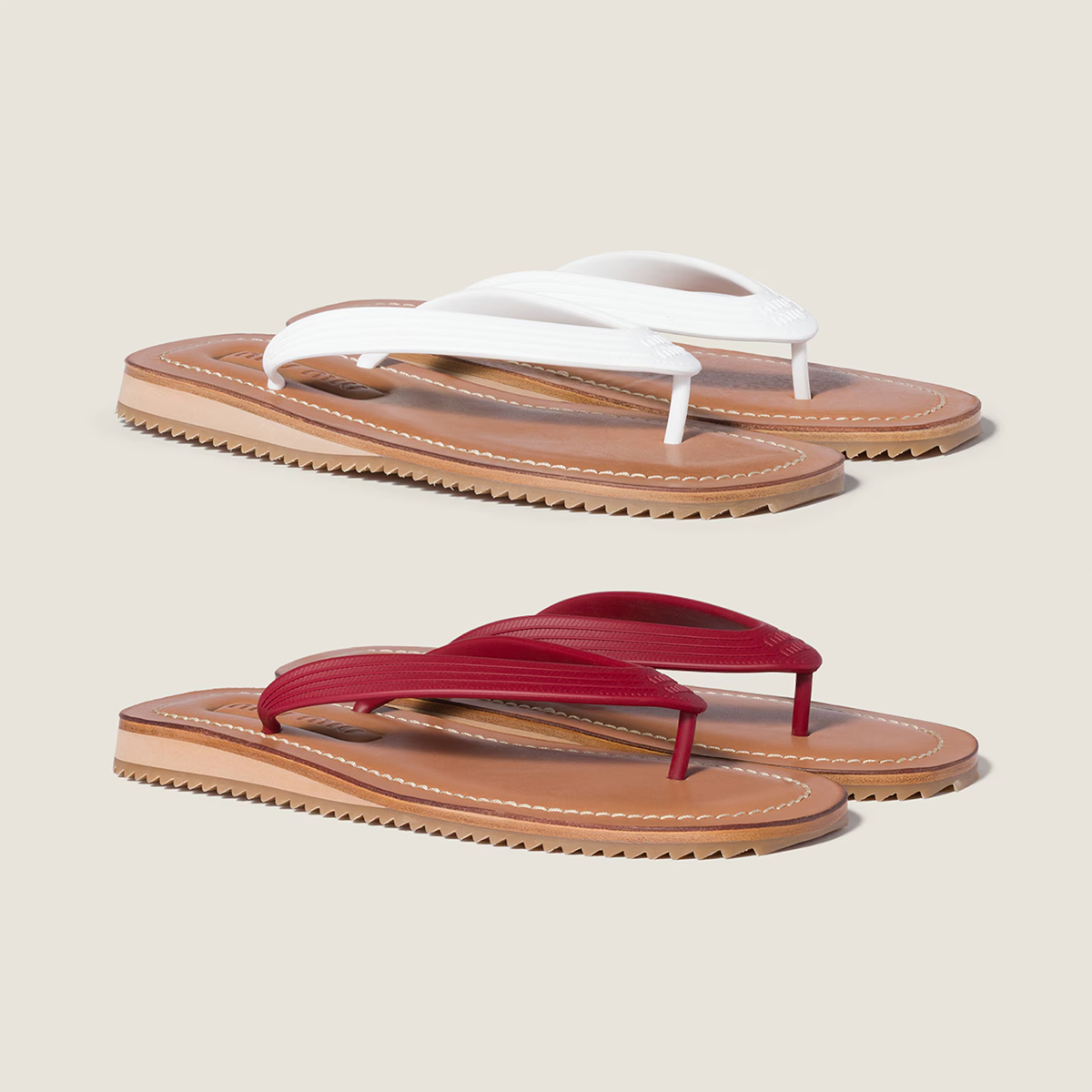 各￥114,400（予定価格）／ともにMiu Miu（ミュウミュウ クライアントサービス 0120-451-993）