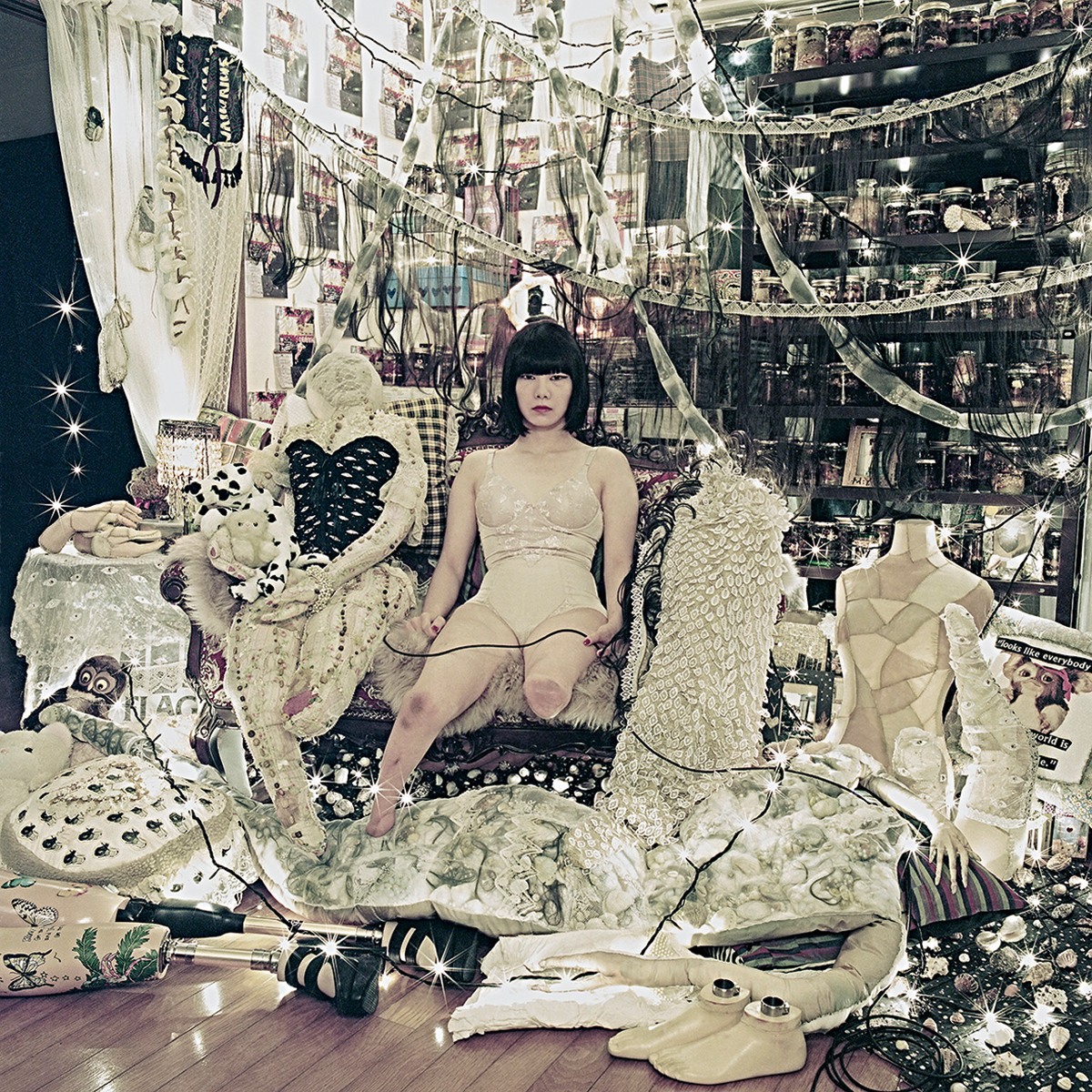 片山真理『shell』2016年 © Mari Katayama, Courtesy of Galerie Suzanne Tarasieve, Paris, Yutaka Kikutake Gallery, and Mari Katayama Studio.