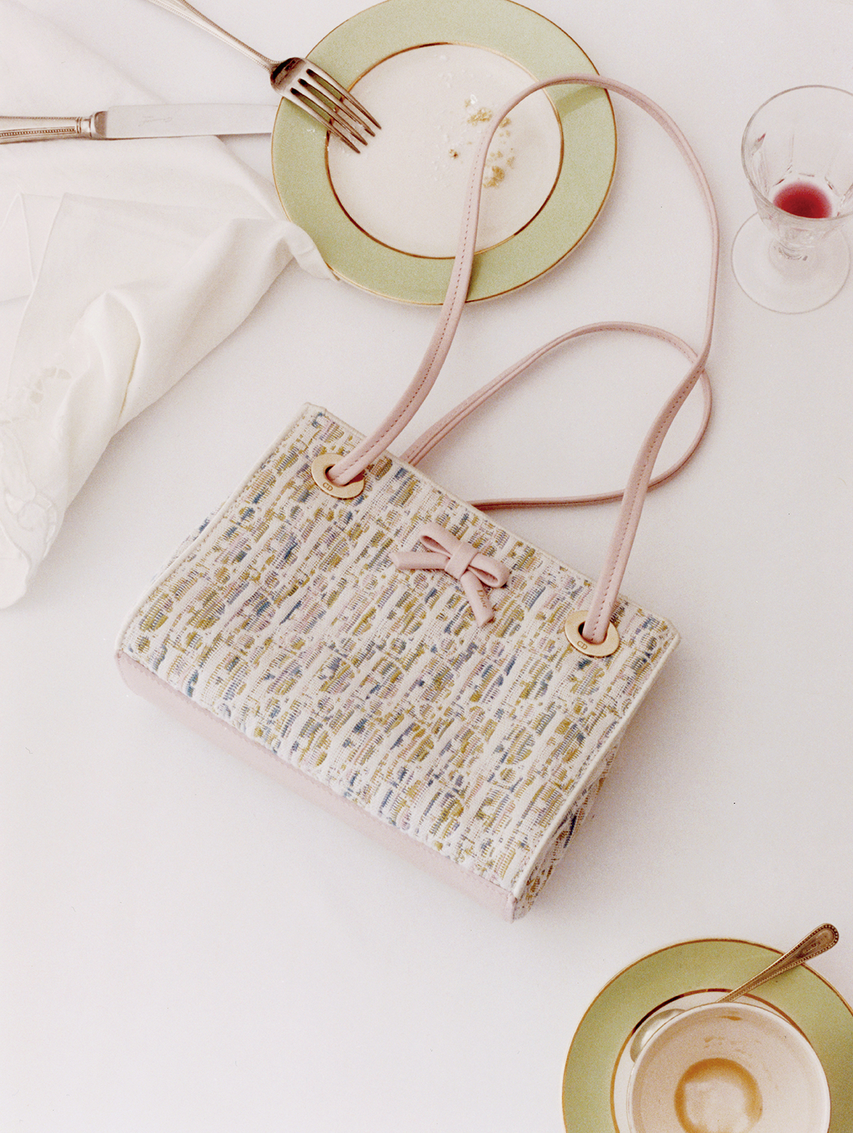 バッグ(H15×W21 ×D10cm)¥405,000/Dior (クリスチャン ディオール)