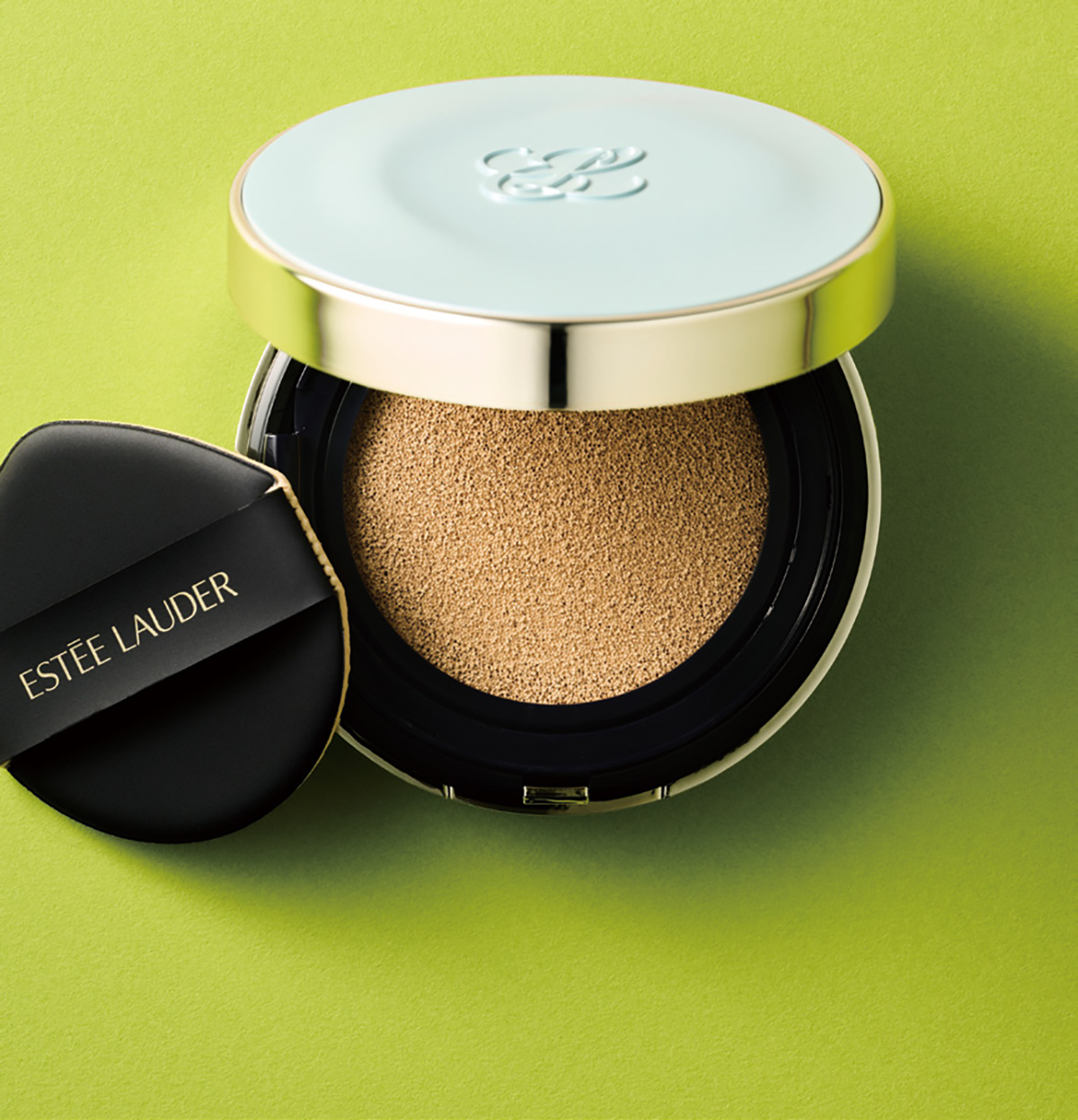 ダブル ウェア スキンフィット クッション　SPF40・PA++++ 全6色　￥8,800／Estèe Lauder（エスティ ローダー）