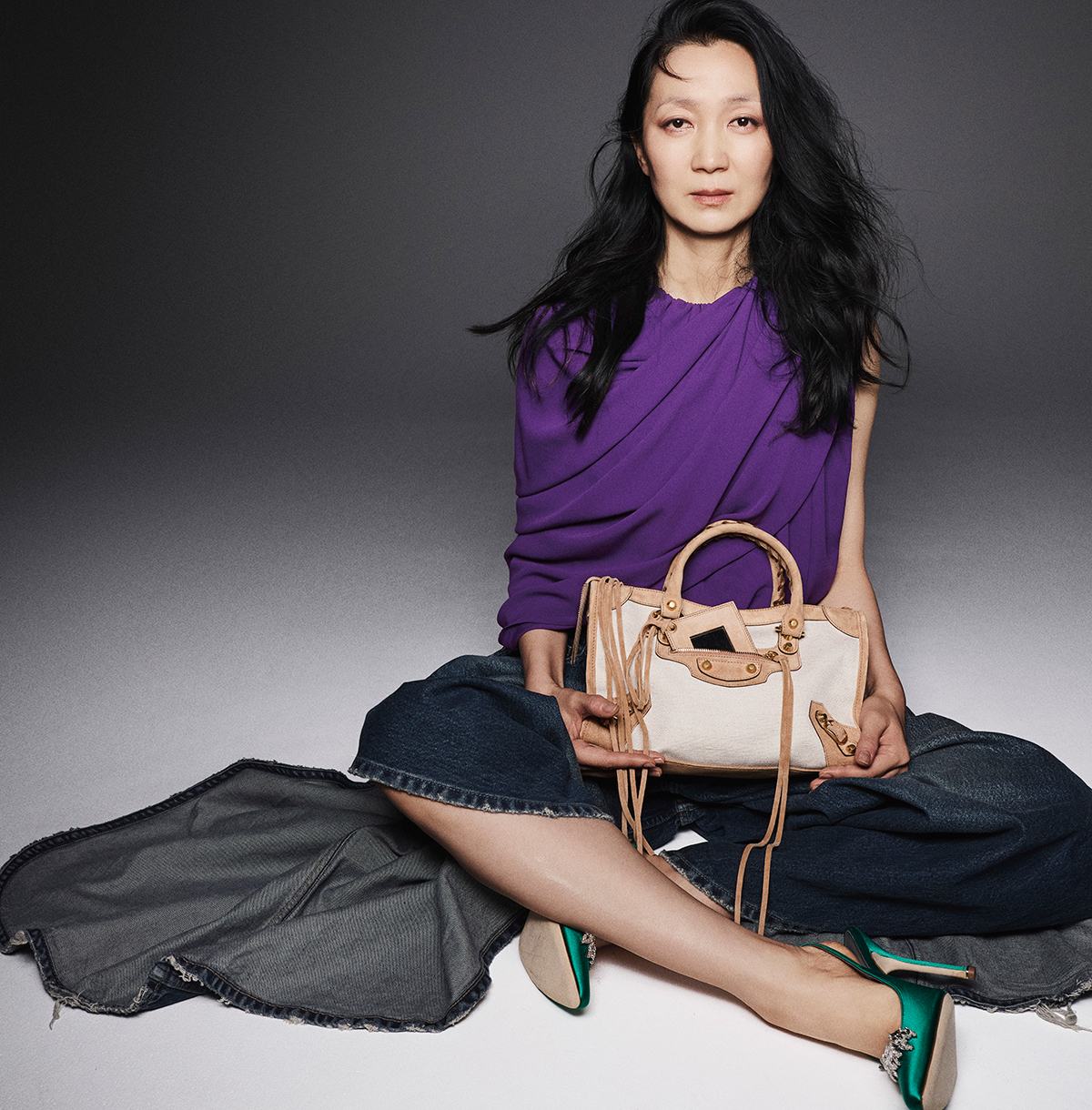 バッグ￥346,500 トップ￥326,700 パンツ￥289,300 シューズ￥203,500（すべて予定価格）／Balenciaga （バレンシアガ クライアントサービス）