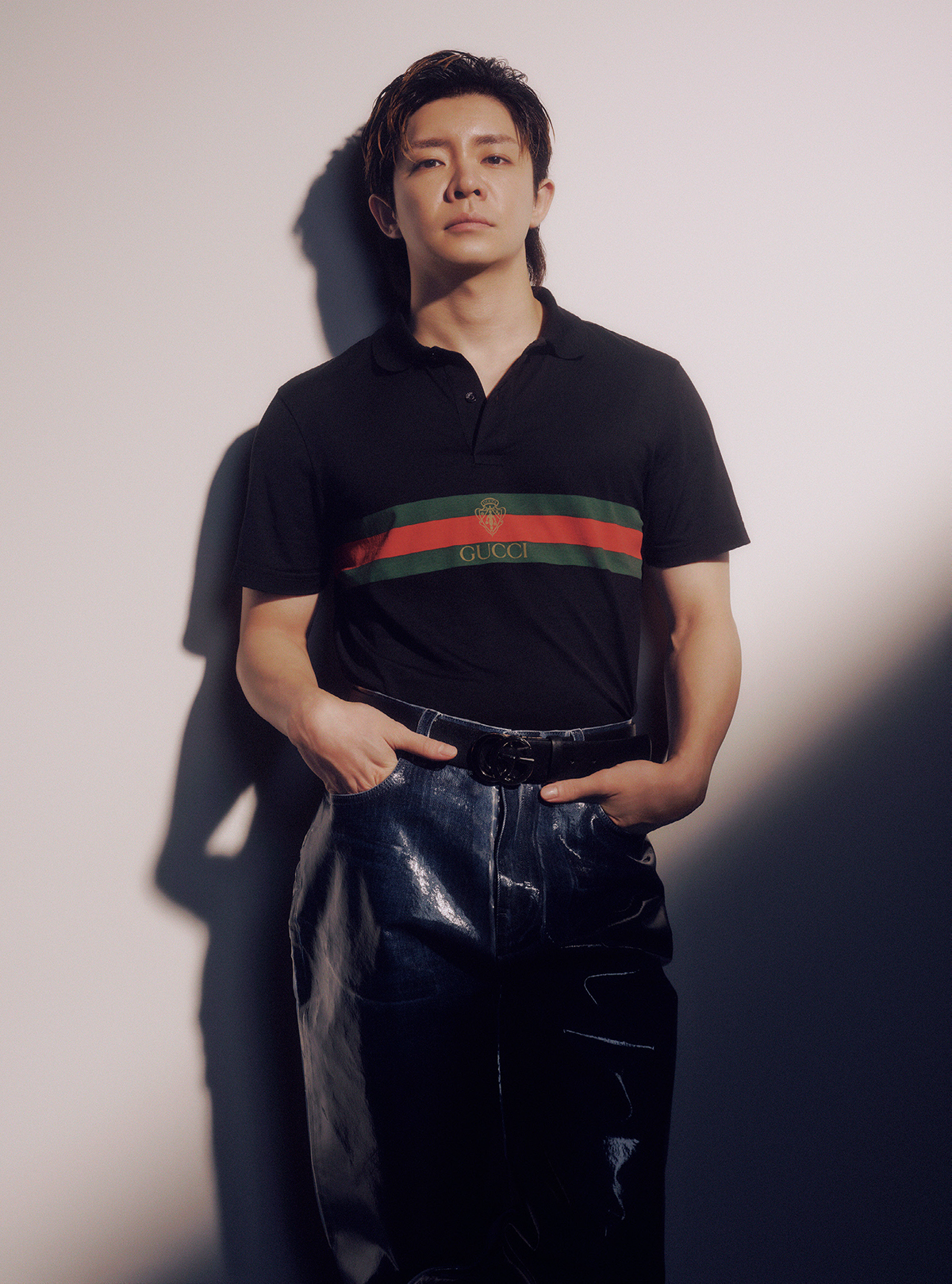 トップス¥135,300 パンツ¥352,000 ベルト¥90,200/すべてGucci(グッチ クライアントサービス)