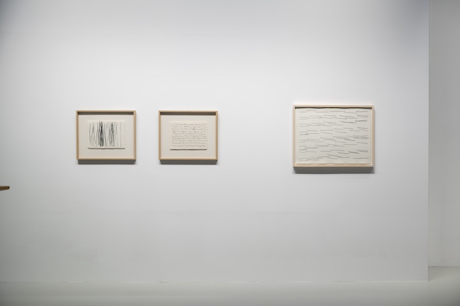 「李禹煥 ： Work on Paper / Sculpture」展示風景、SCAI THE BATHHOUSE、東京、2026 撮影：表恒匡　協力： SCAI THE BATHHOUSE