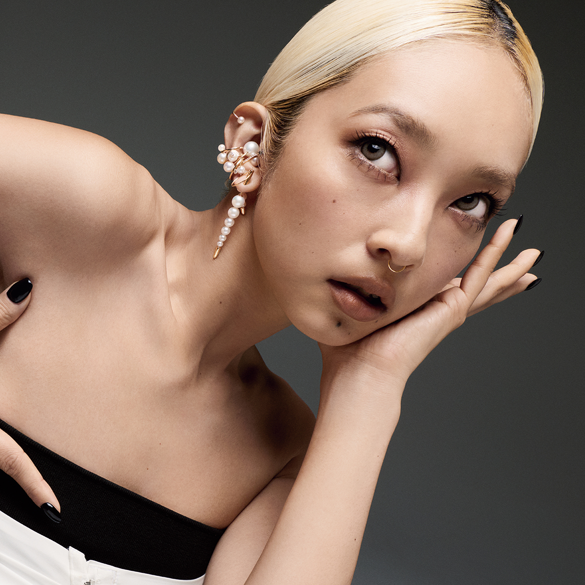 軟骨のピアス/本人私物 ブラトップ/スタイリスト私物 ロングスカート¥39,600/Yuuna Ichikawa(ユウナ イチカワ)